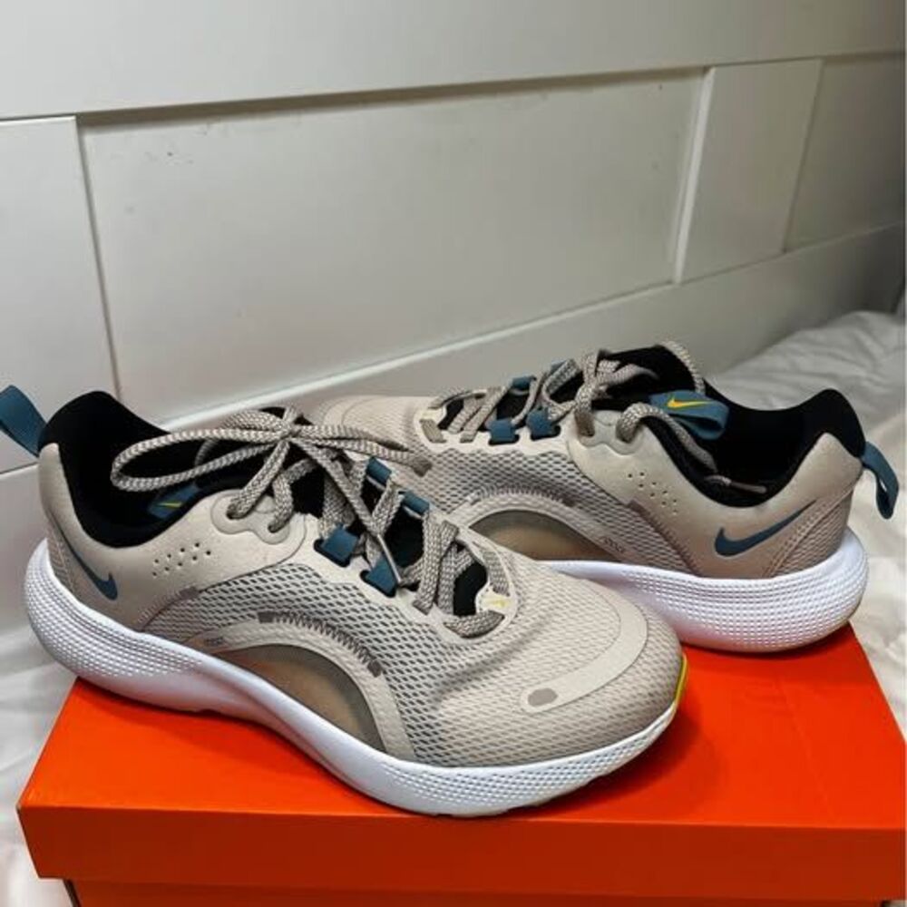 Nike React Escape Women’s 7.5